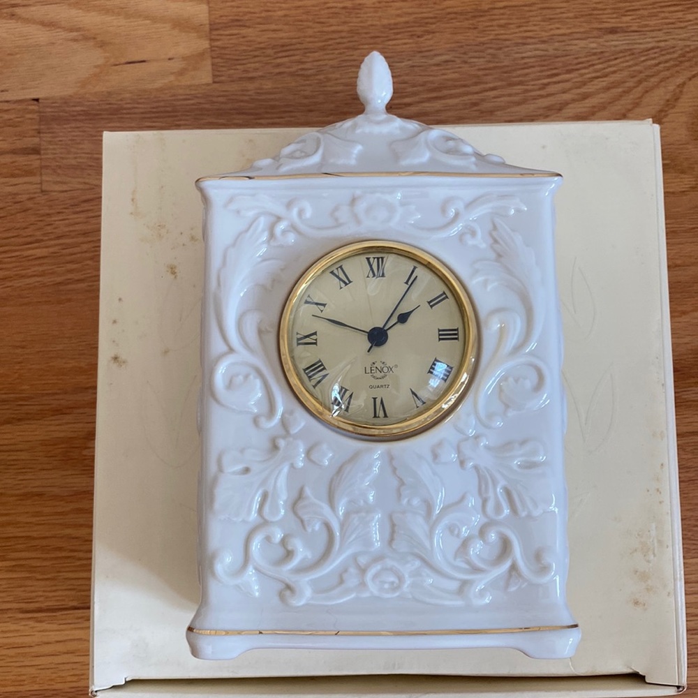 COPY - Lenox clock - never been used has been the box
